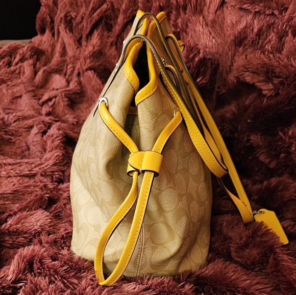 VINTAGE YELLOW COACH SATCHEL/ HANDBAG - Picture 4 of 9